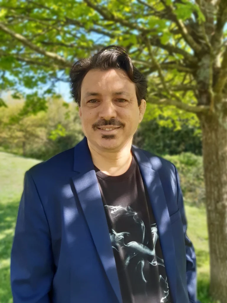 portrait Thomas Moreau sur fond de forêt