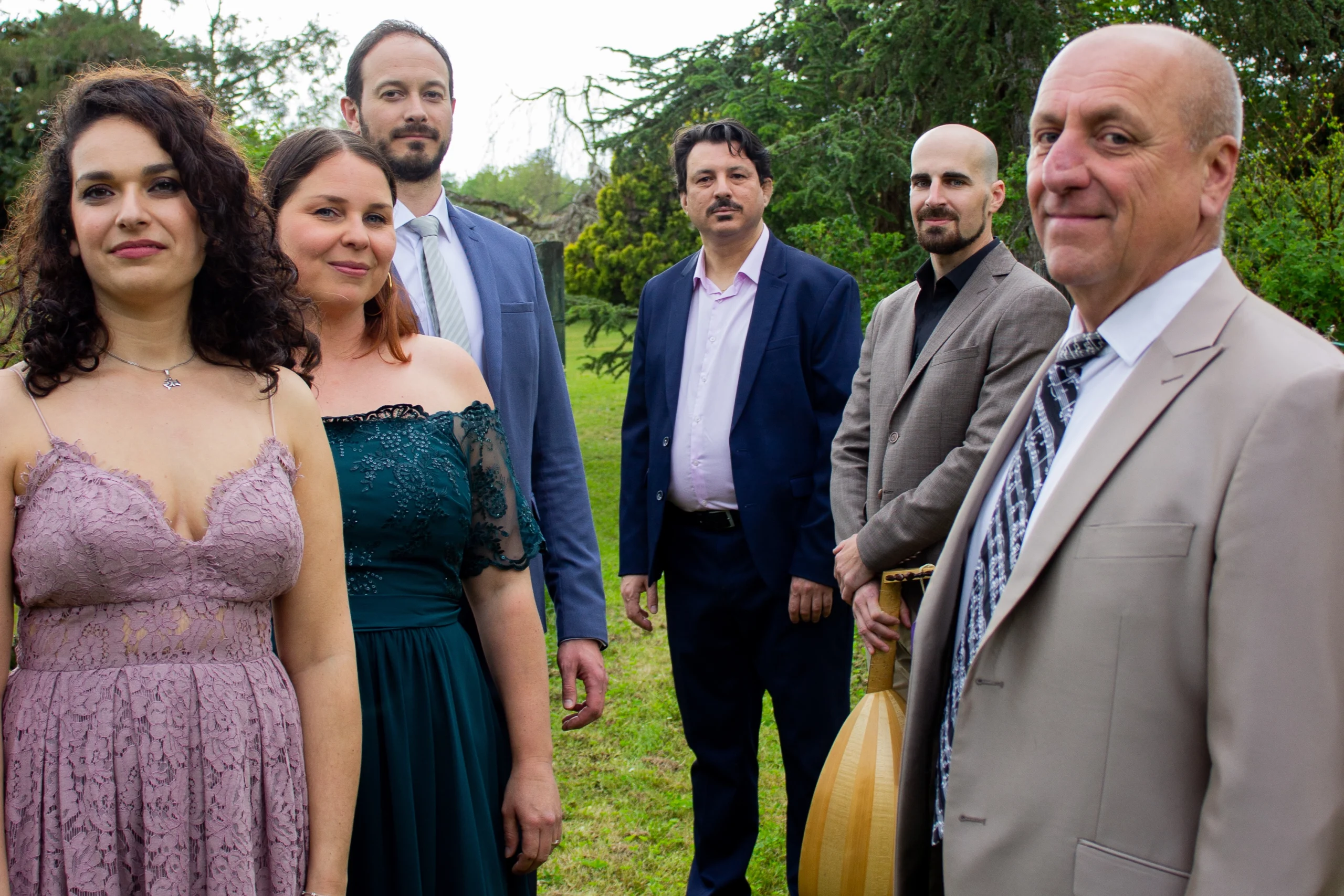 Groupe Le Plisson dans une forêt