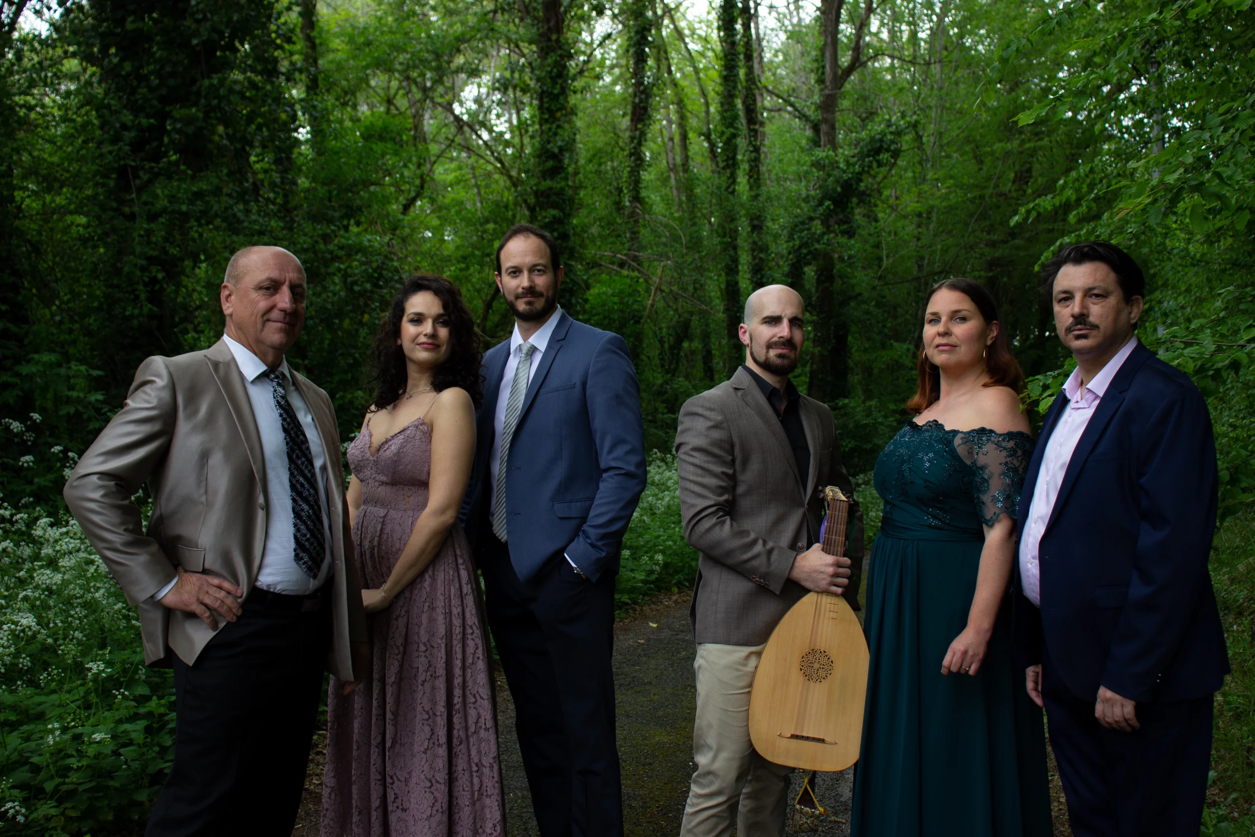 groupe Le Plisson dans une forêt