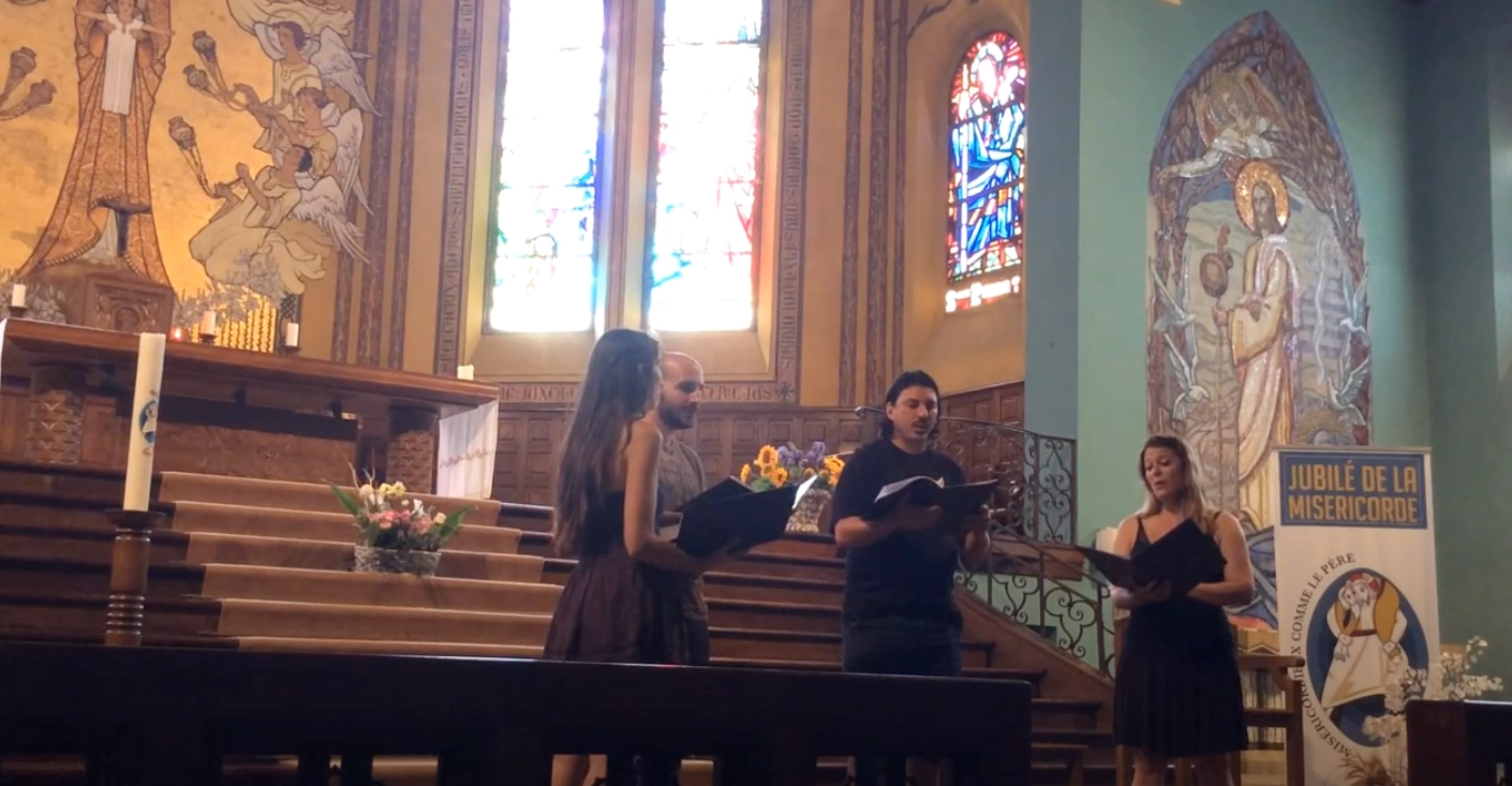 Quatuor Thaleia chantant dans une cathédrale